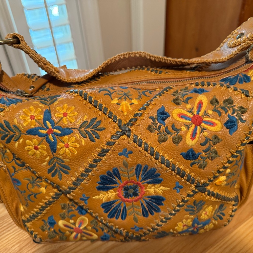 Isabella Fiore leather Shoulder bag.